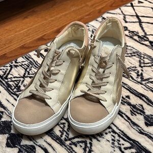 Dolce Vita Women's Beige and Cream Sneakers